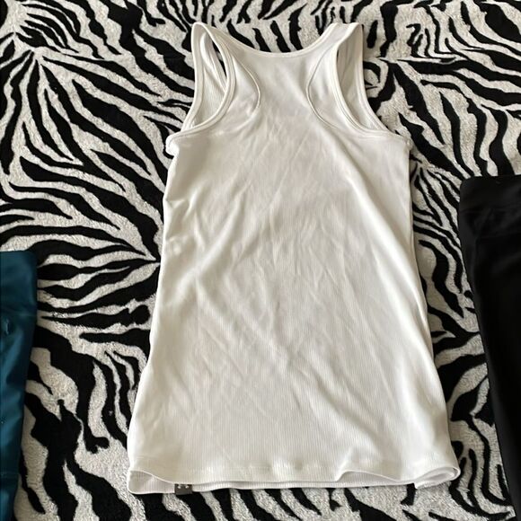 Bundle set of 4 women’s under armour pants, leggings, skirt tank top gym outfit - Picture 10 of 16